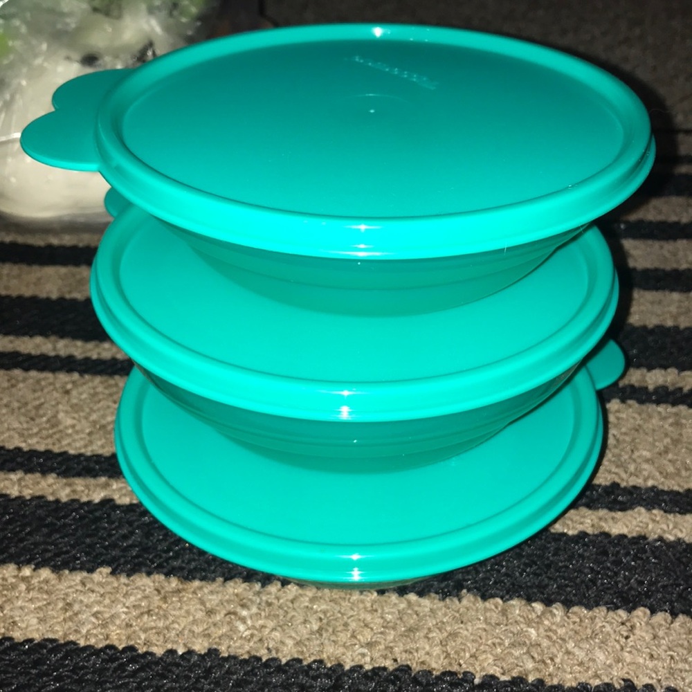 3 set of Tupperware 💙